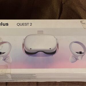 Oculus Quest 2 VR Set in White